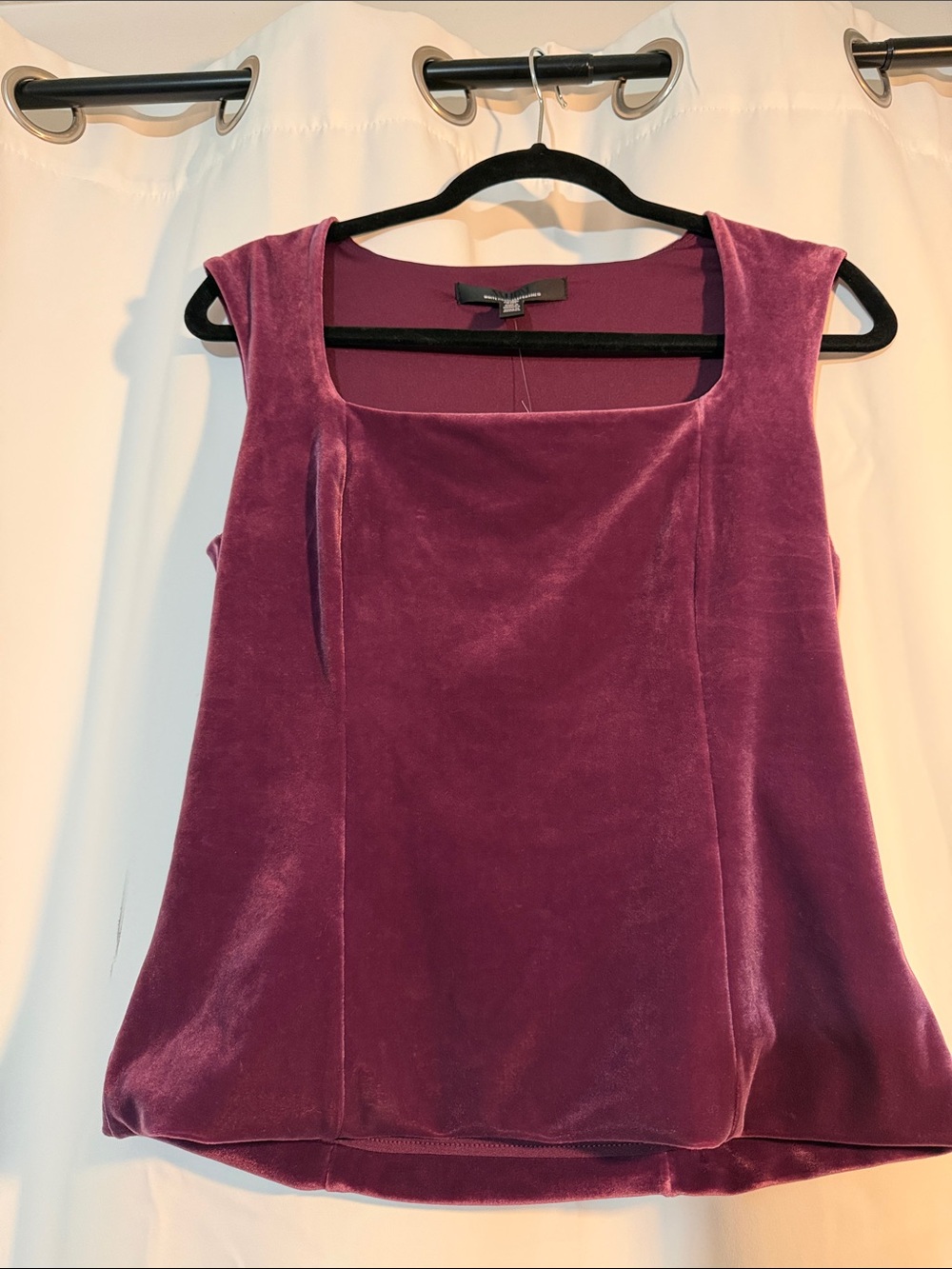WHBM Sleeveless Velvet Stretch Square-Neck Top in Plum Holiday Luxury SZS B4